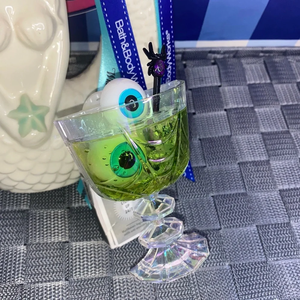 BATH AND BODY WORKS SPOOKY DRINK MULTICOLOR NIGHTLIGHT WALLFLOWER PLUG